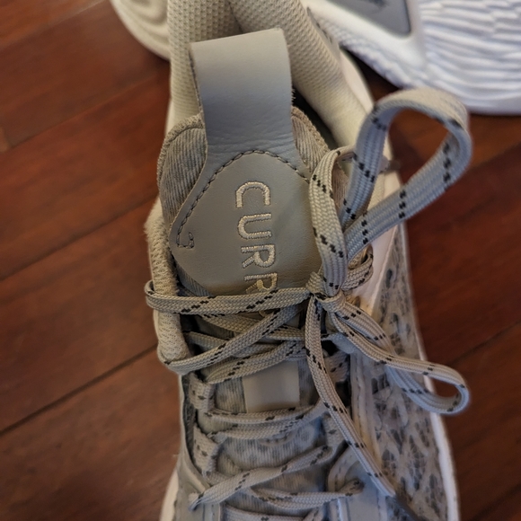 Curry 8 Flow, sz 11 W / 9.5 M - Picture 5 of 10